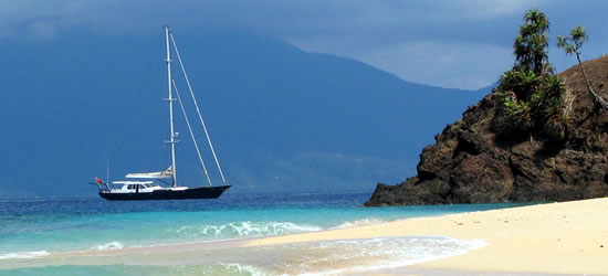 Luxury Sailing Yacht Asia